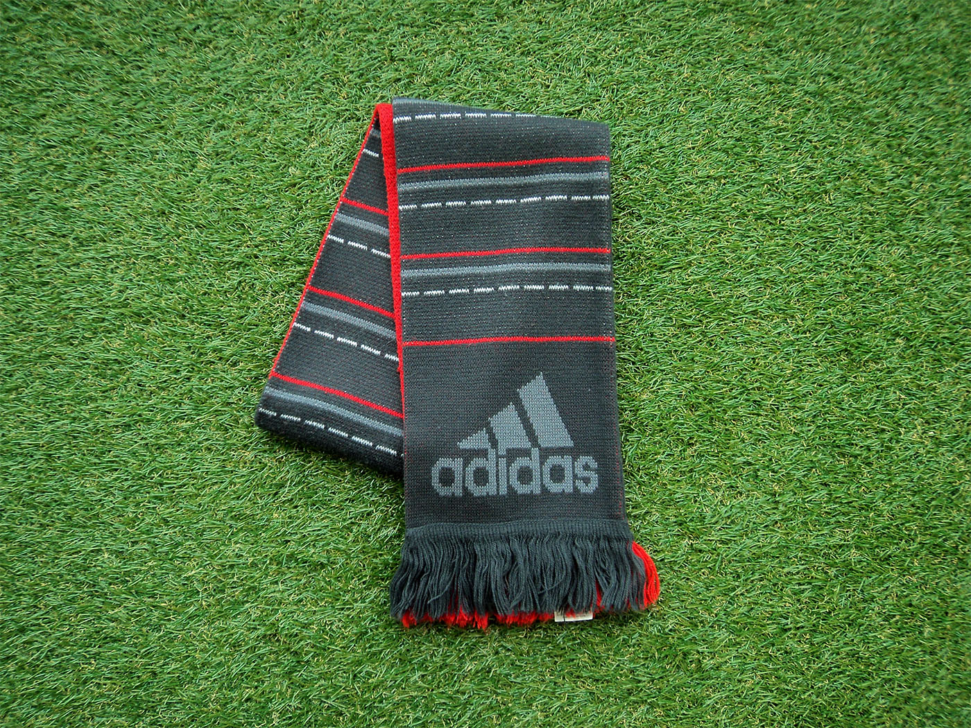 Liverpool Adidas scarf (3)
