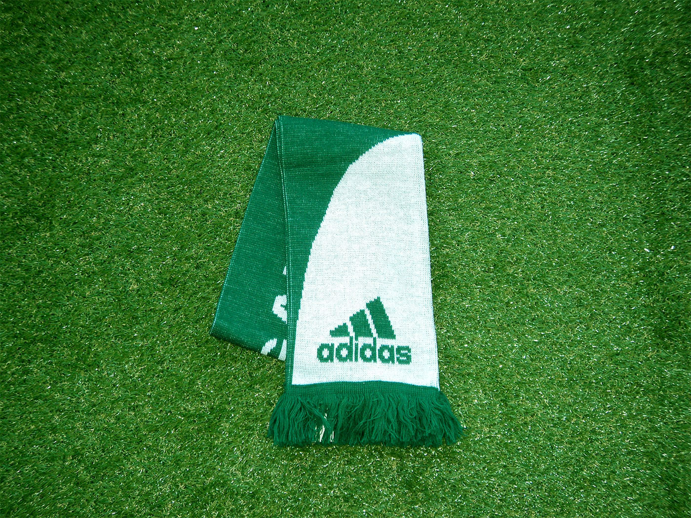 Σέντ Γκάλεν Adidas κασκόλ