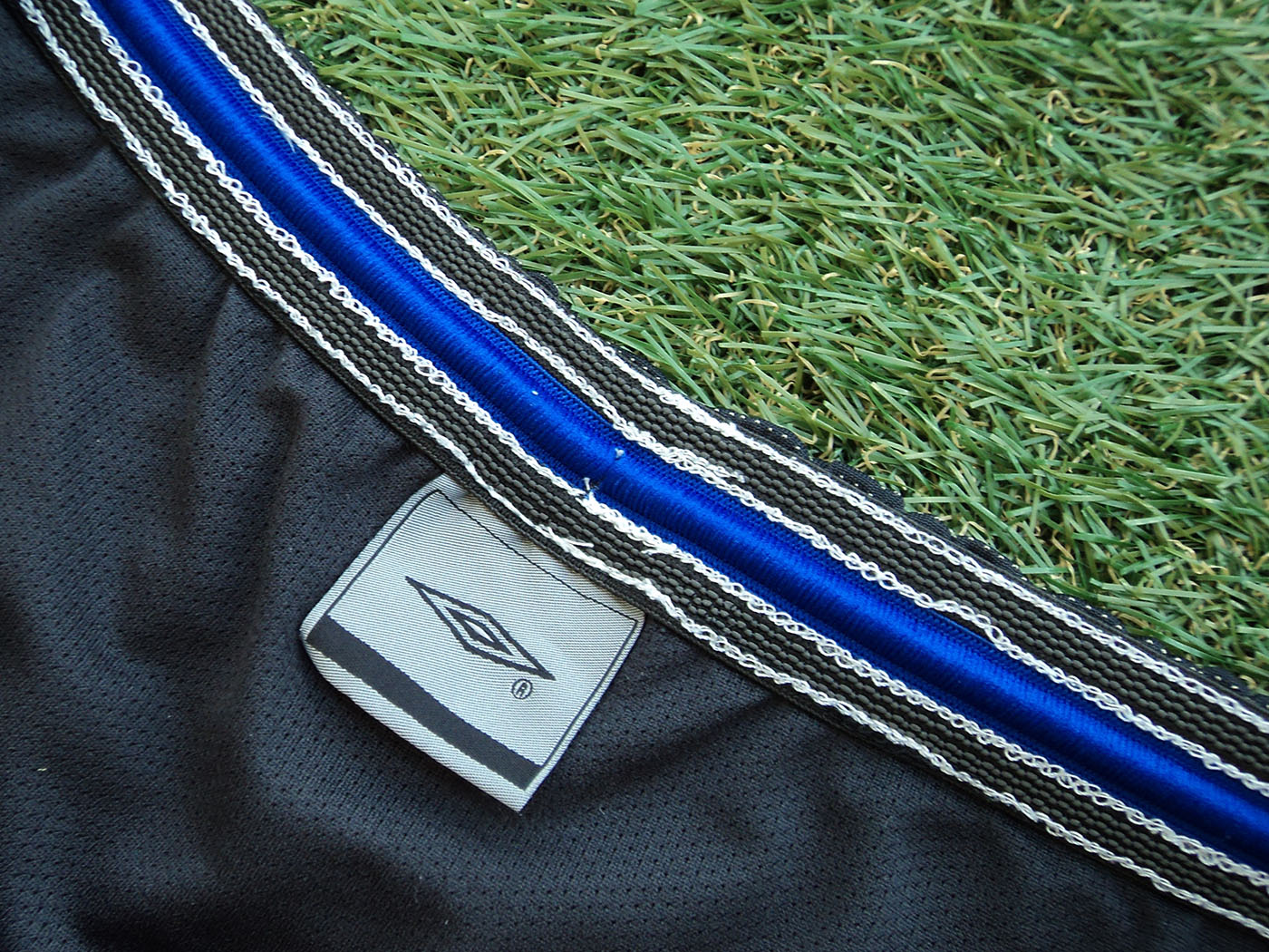 2004-2005 Chelsea away shorts - XLarge