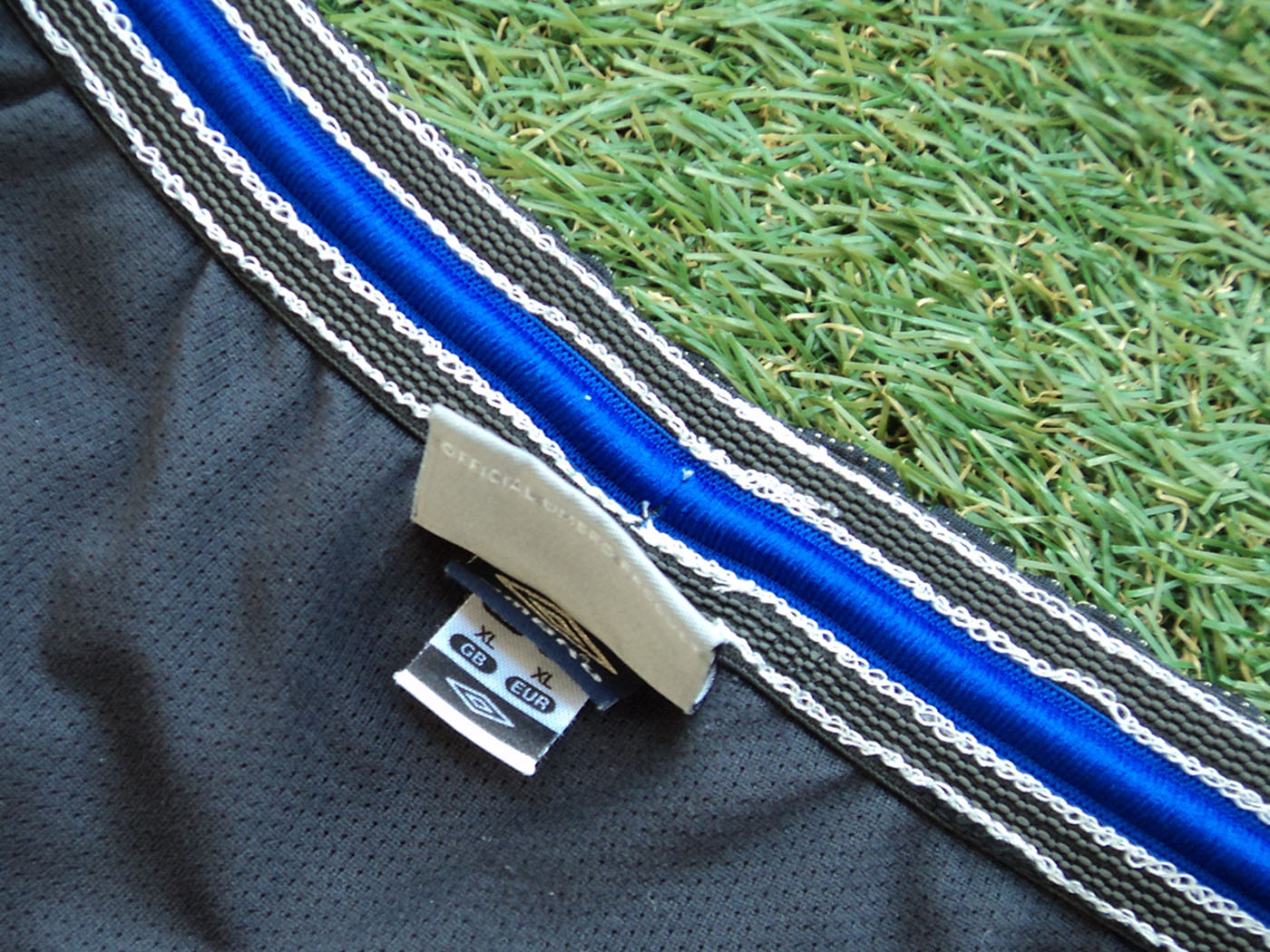 2004-2005 Chelsea away shorts - XLarge