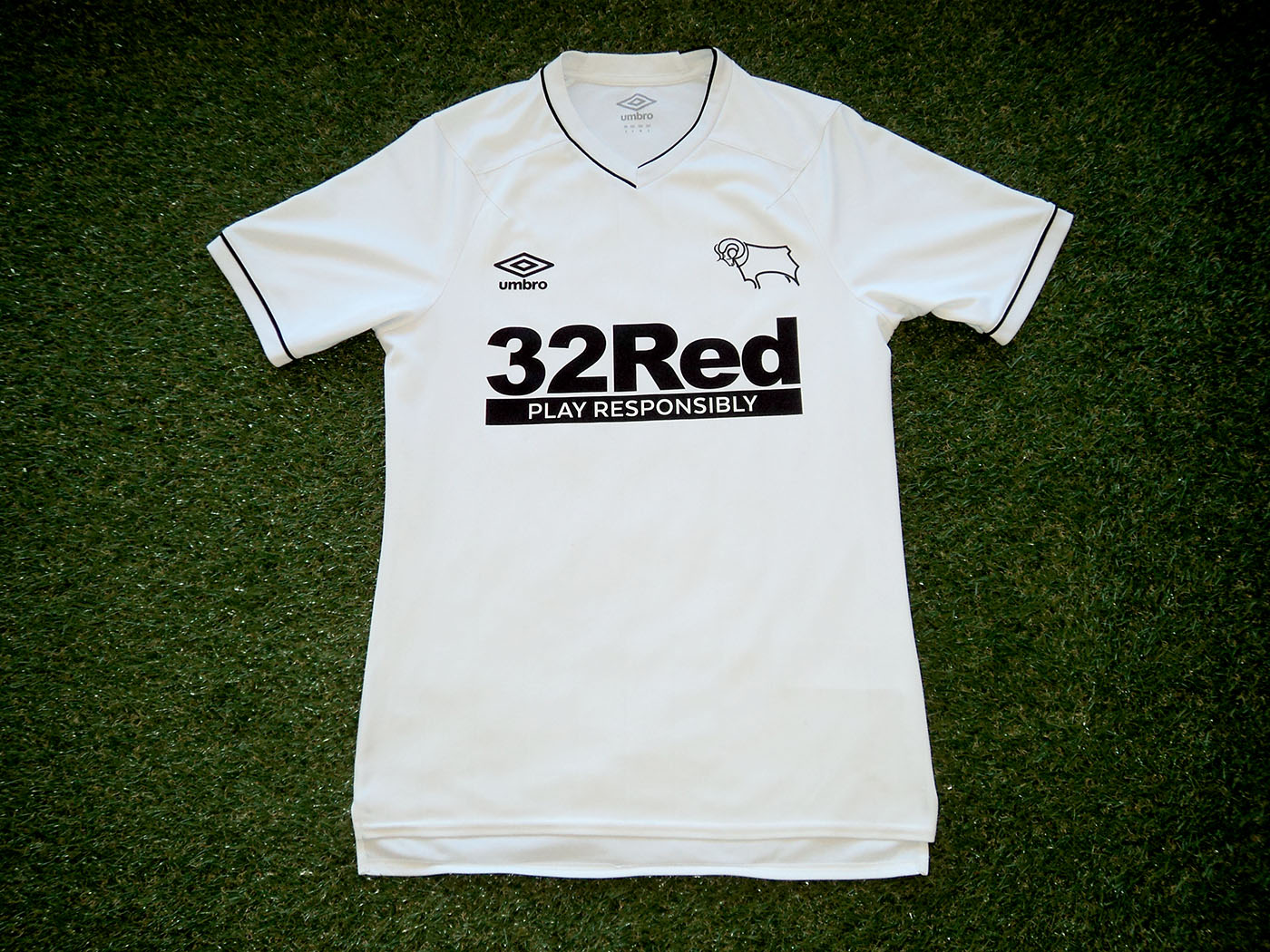 2020-2021 Derby County home shirt - Small