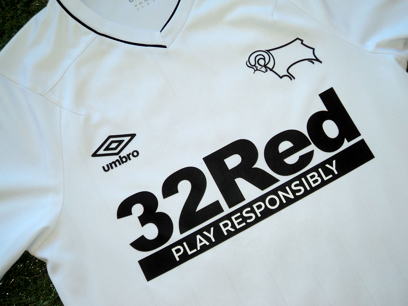 2020-2021 Derby County home shirt - Small