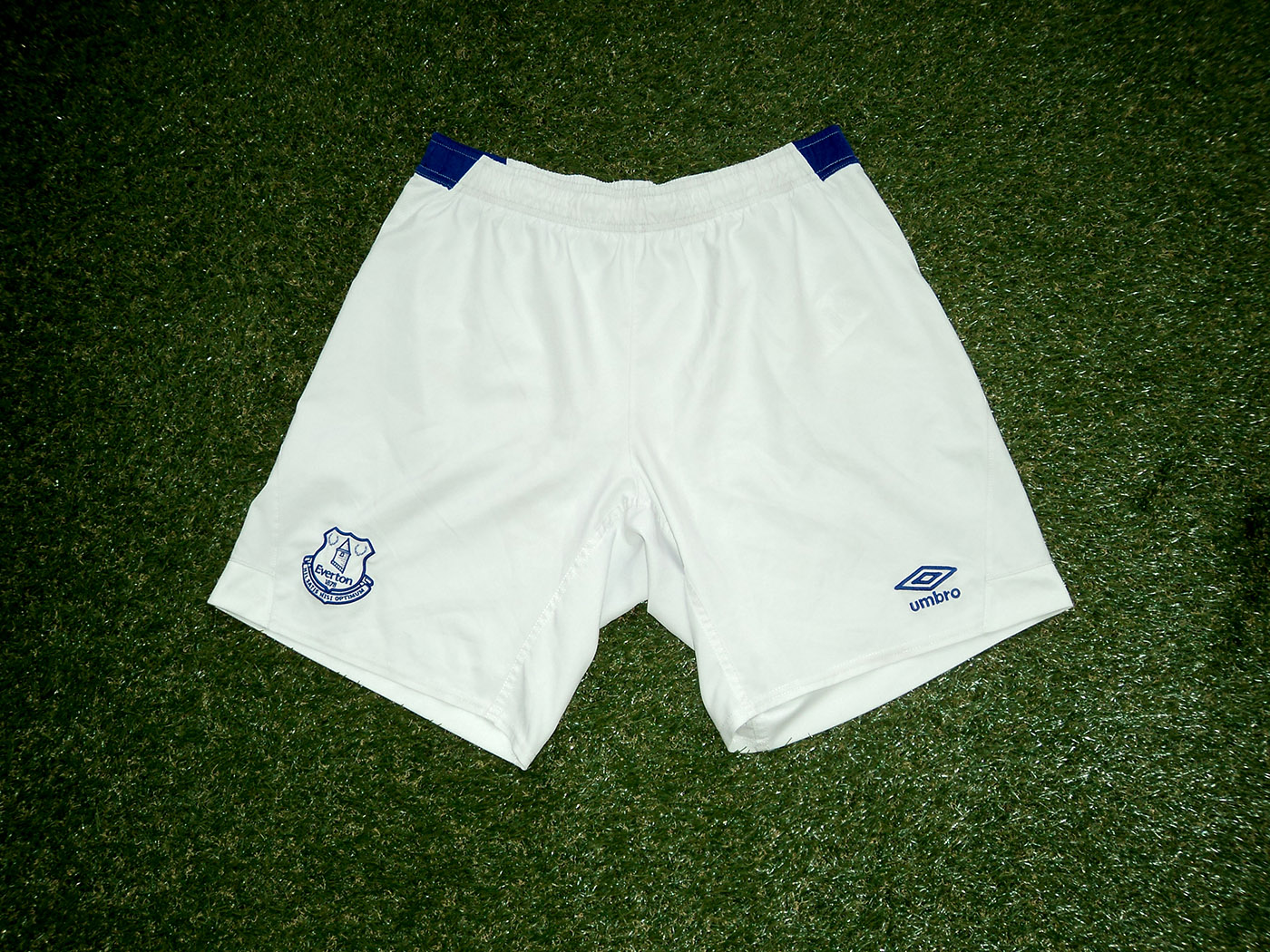 2018-2019 Everton home shorts - Large