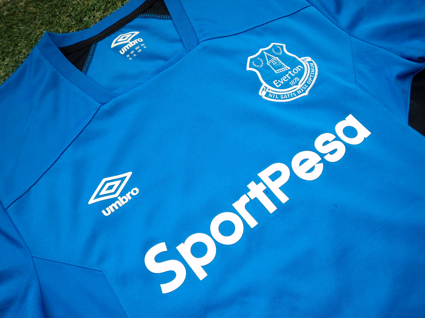 2017-2018 Everton training shirt - XLarge