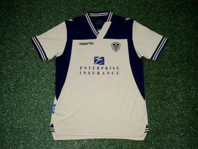2013-2014 Leeds United away shirt - Small