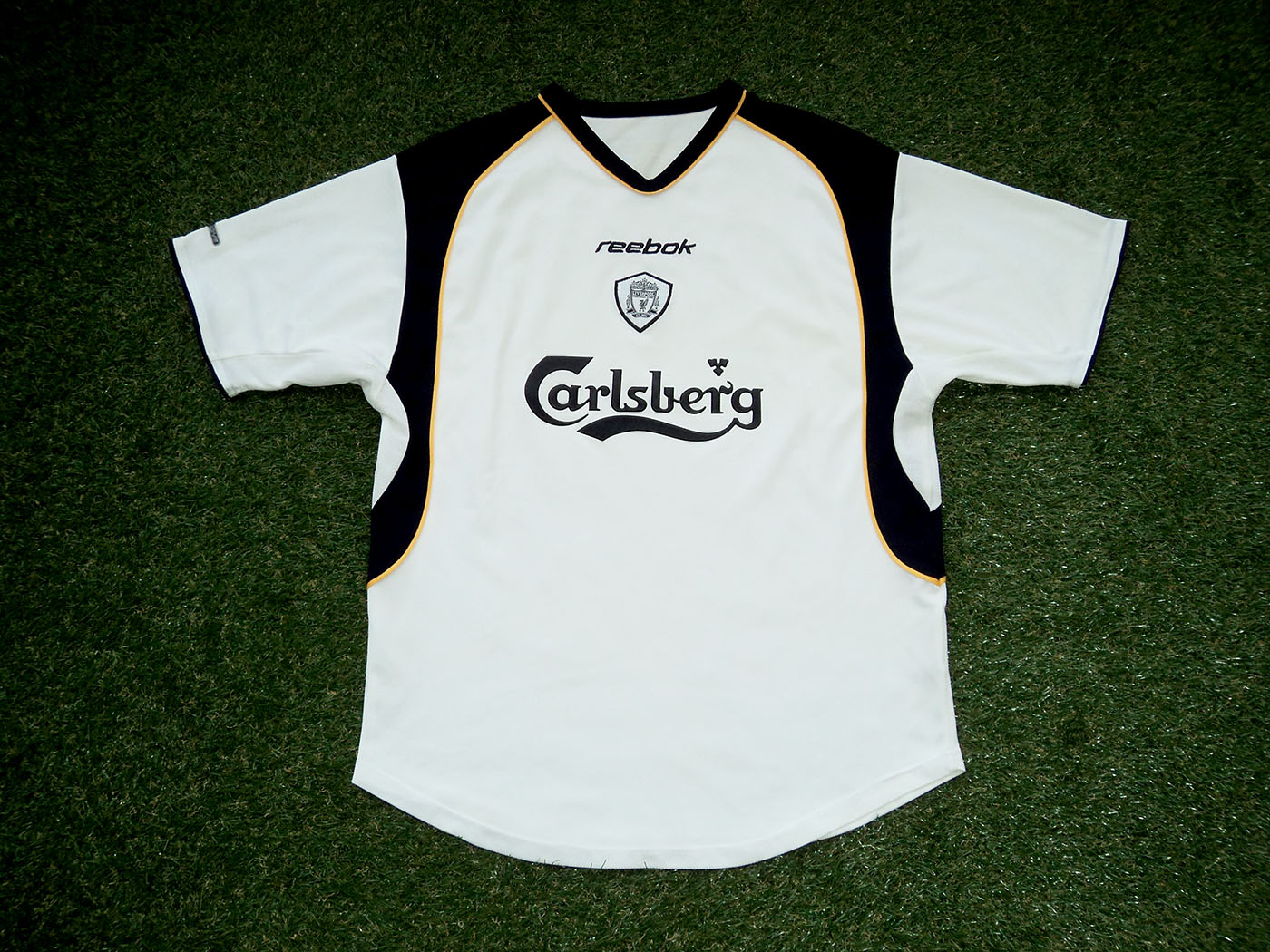 2001-2003 Liverpool away shirt - Medium