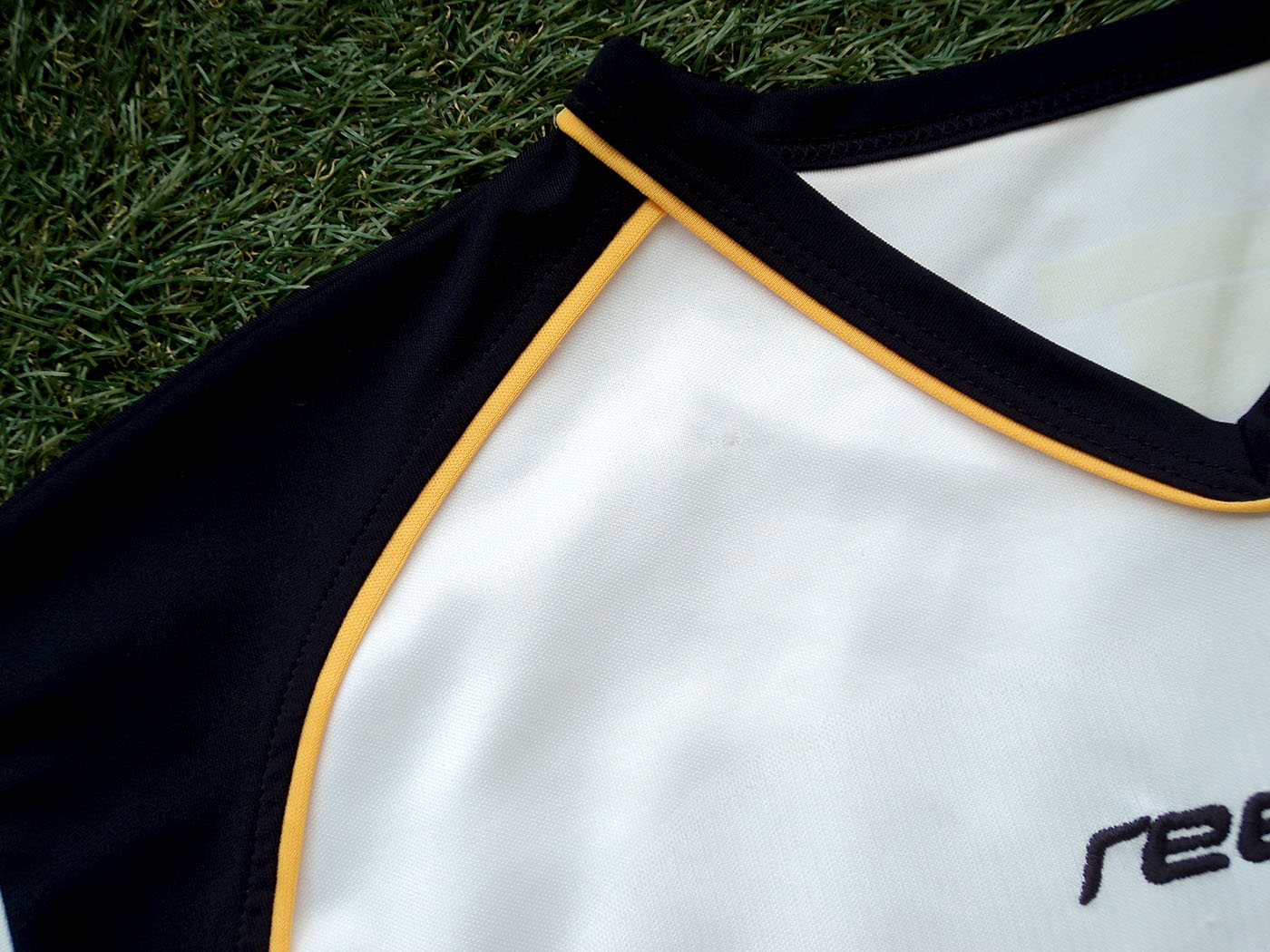 2001-2003 Liverpool away shirt - Medium