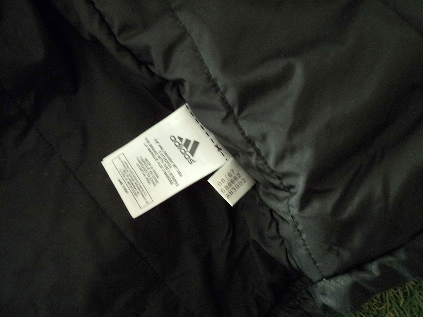 2007-2008 Liverpool padded bench coat - Large (42"-44")
