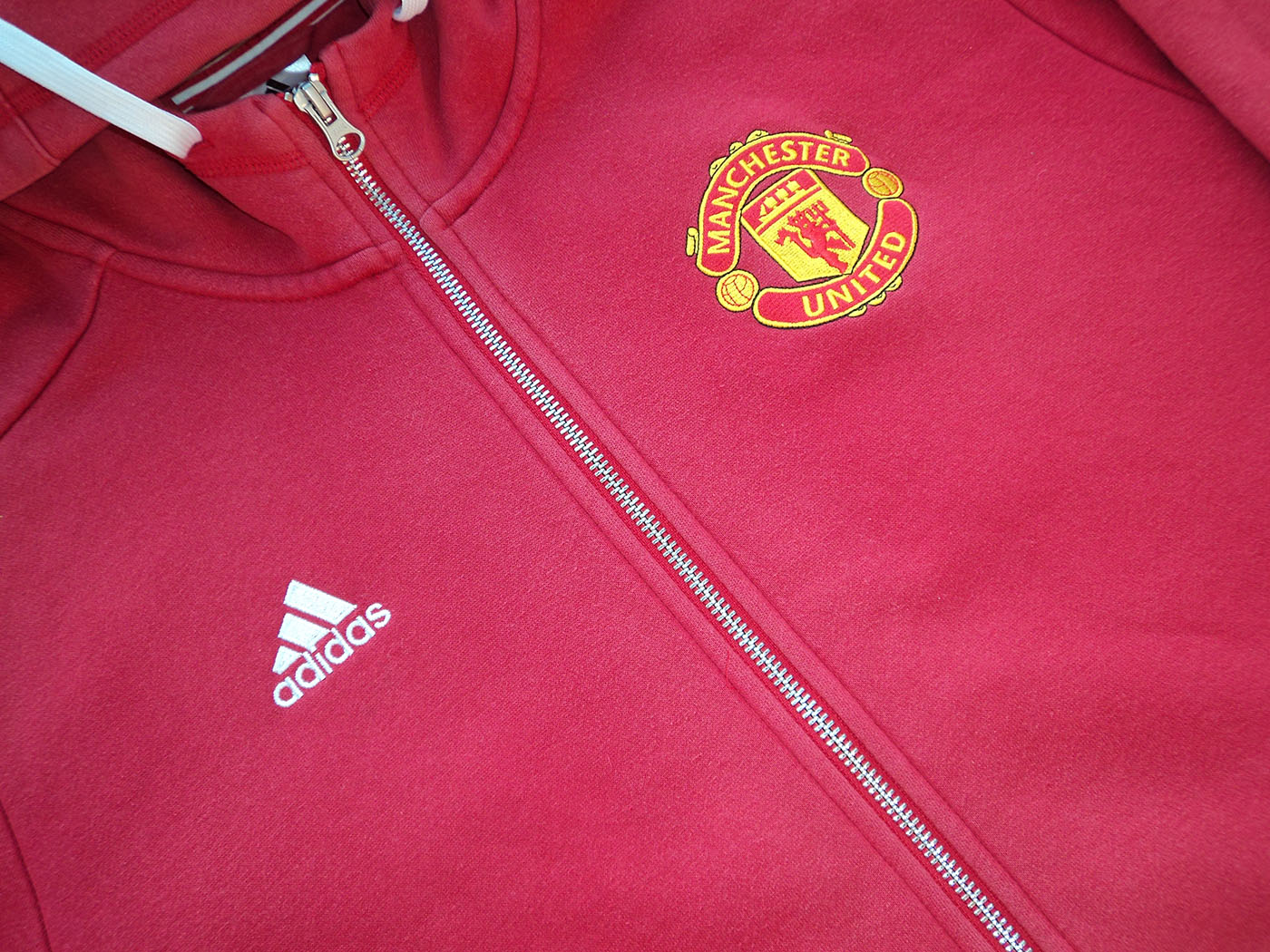 2016-2017 Manchester United hooded track jacket - Medium