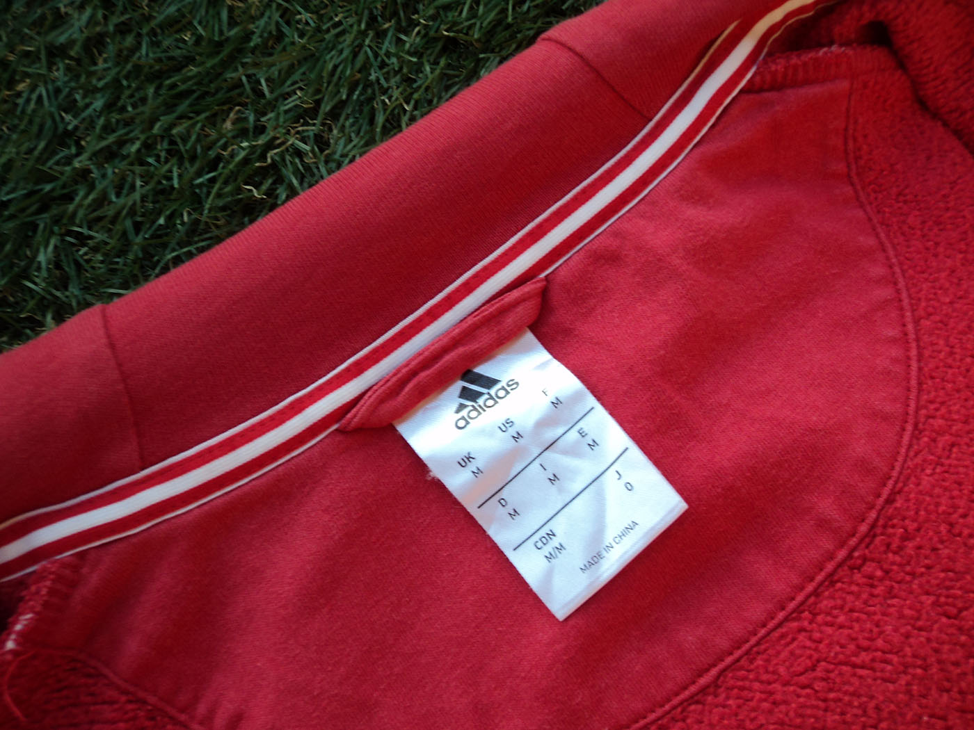 2016-2017 Manchester United hooded track jacket - Medium