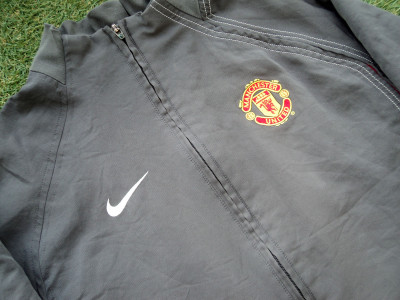 2004-2005 Manchester United track jacket - Medium