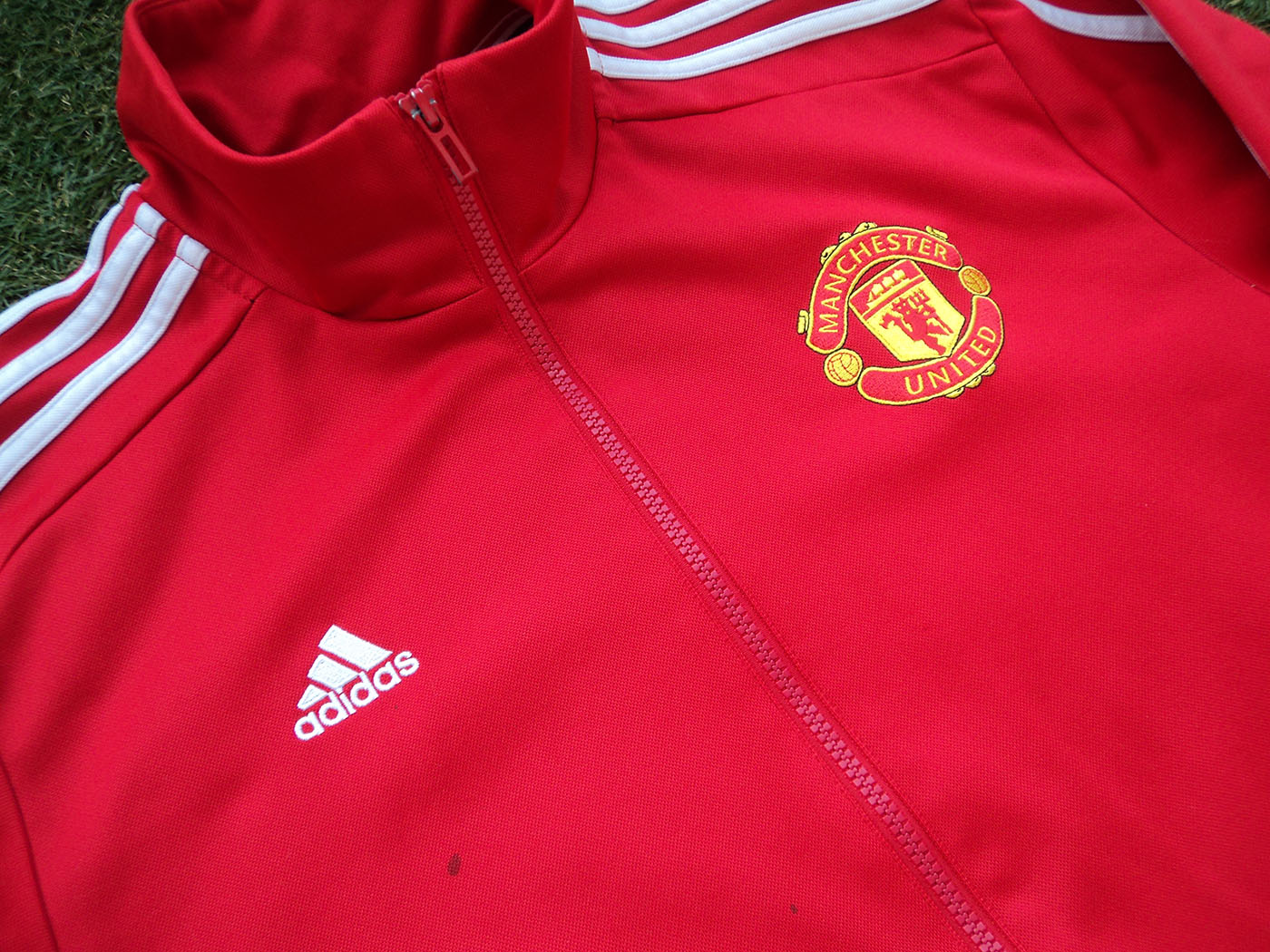 2015-2016 Manchester United track jacket - Large