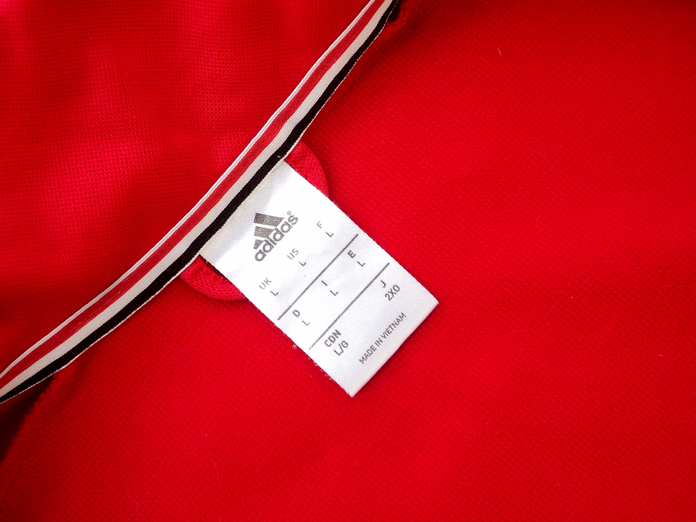 2015-2016 Manchester United track jacket - Large