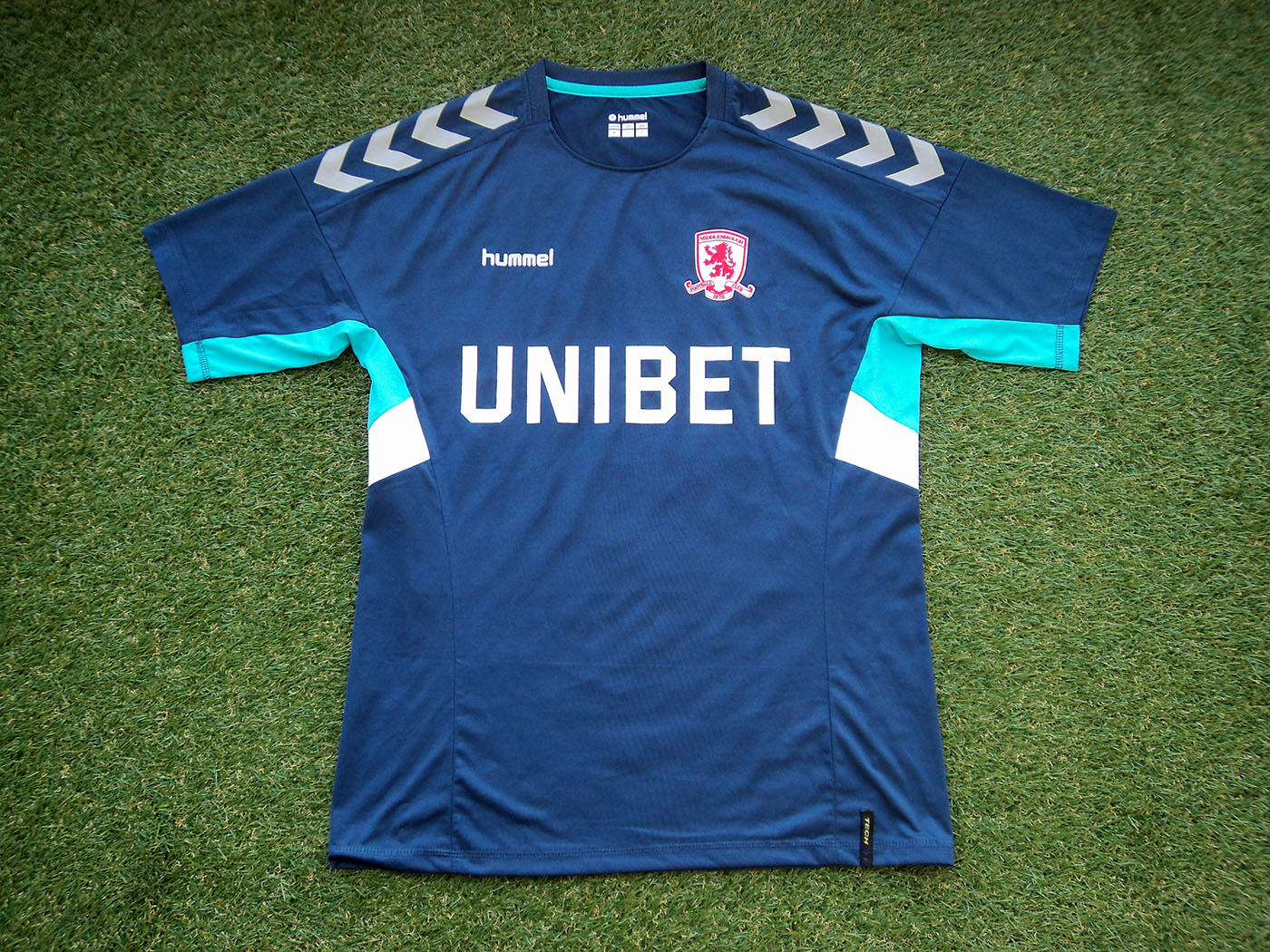 2018-2019 Middlesbrough training shirt - Medium
