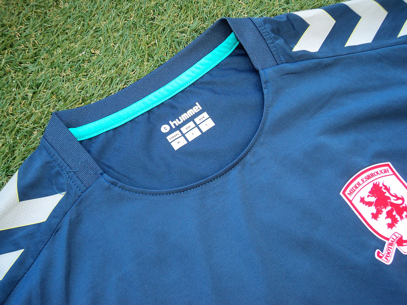 2018-2019 Middlesbrough training shirt - Medium