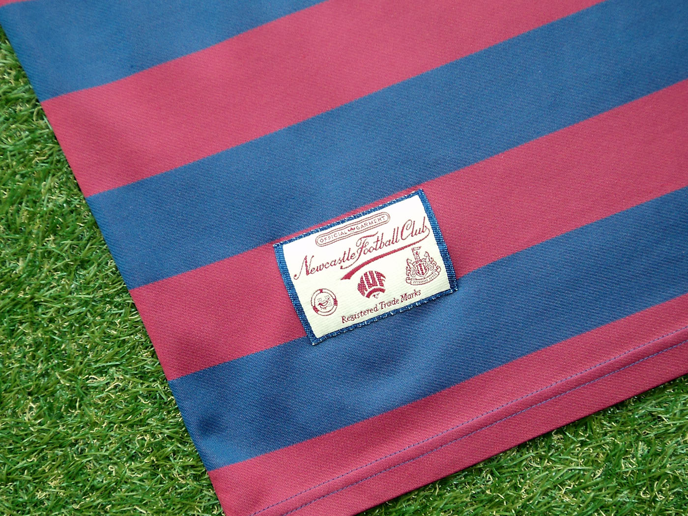 1995-1996 Νιουκάστλ Γιουνάιτεντ εκτός έδρας φανέλα - XLarge