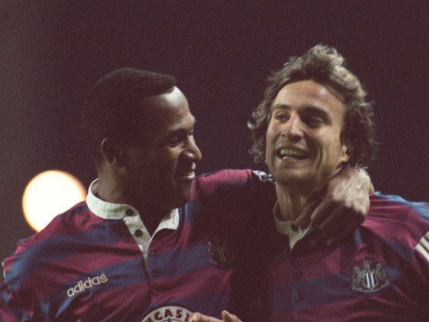 1995-1996 Νιουκάστλ Γιουνάιτεντ εκτός έδρας φανέλα - XLarge 1995-1996 Νιουκάστλ Γιουνάιτεντ εκτός έδρας φανέλα - XLarge