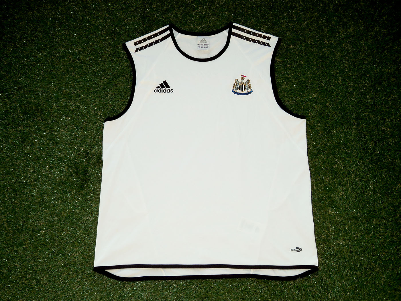 2005-2006 Newcastle United training vest - Large