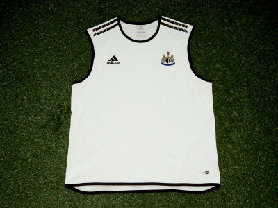 2005-2006 Newcastle United training vest - Large