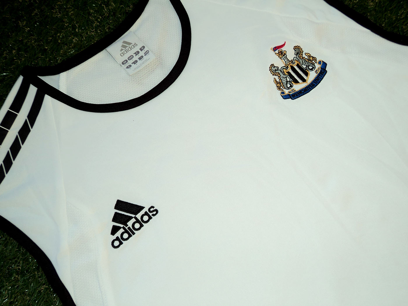 2005-2006 Newcastle United training vest - Large