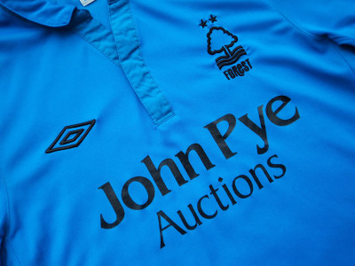 2012-2013 Nottingham Forest away shirt - Medium