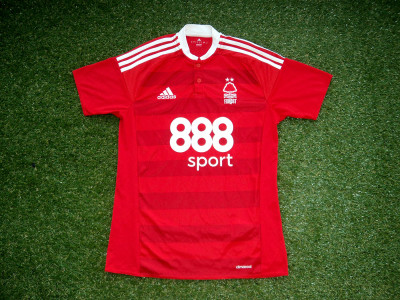 2016-2017 Nottingham Forest home shirt - Small