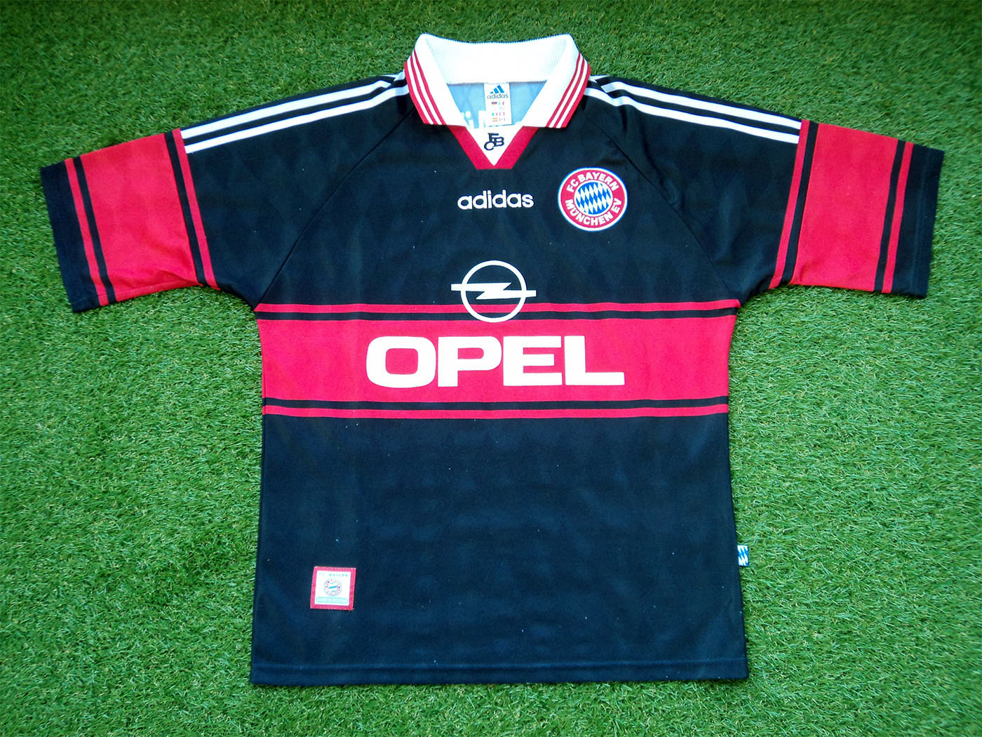 1997-1999 Bayern Munich away shirt - Medium
