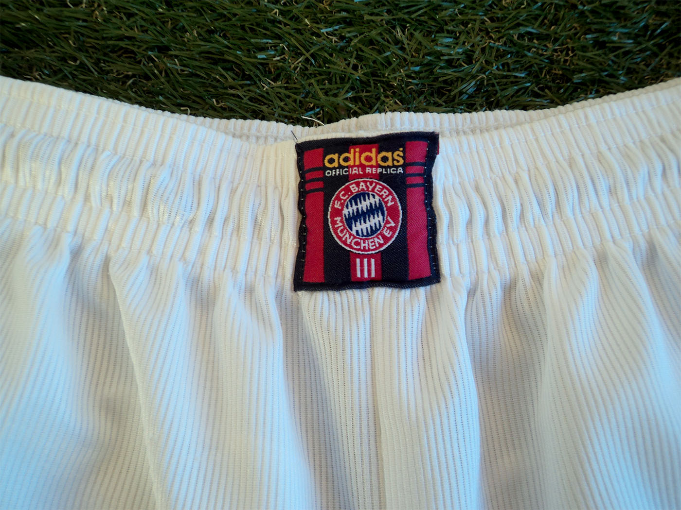 1998-2000 Bayern Munich away shorts - Medium