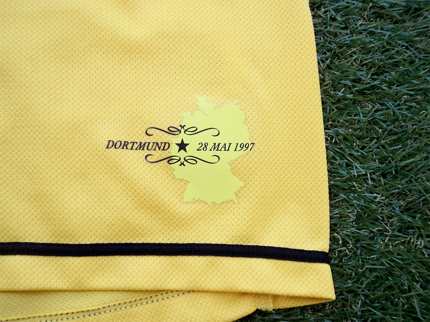 2007-2008 Borussia Dortmund home shirt - Small