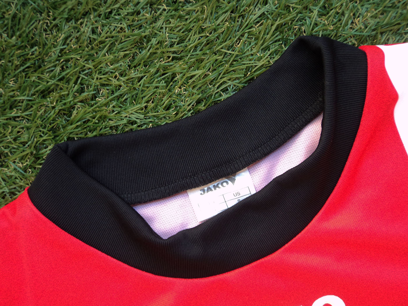 2005-2006 Eintracht Frankfurt home shirt Nr18 Amanatidis - Small