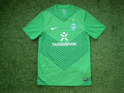 2011-2012 Werder Bremen home shirt - Small