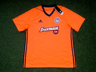 2017-2018 Olympiakos away shirt - Multiple sizes