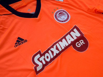 2017-2018 Olympiakos away shirt - Multiple sizes