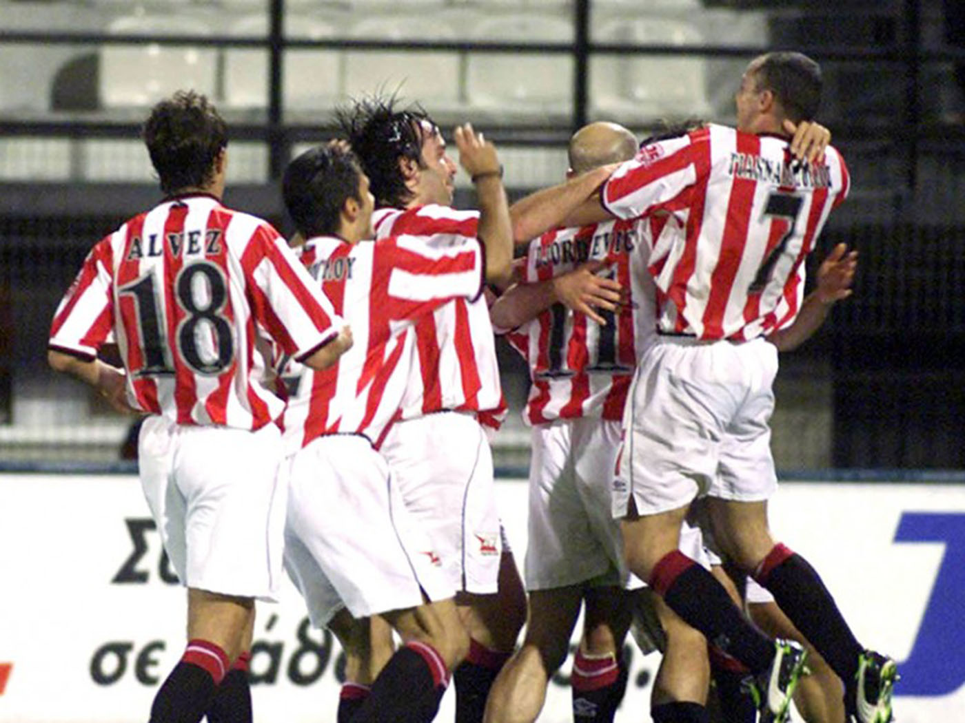2000-2001 Olympiakos home shorts - Multiple sizes