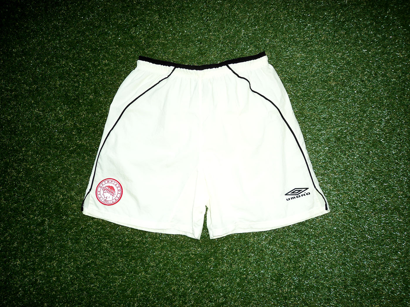 2000-2001 Olympiakos home shorts - Multiple sizes