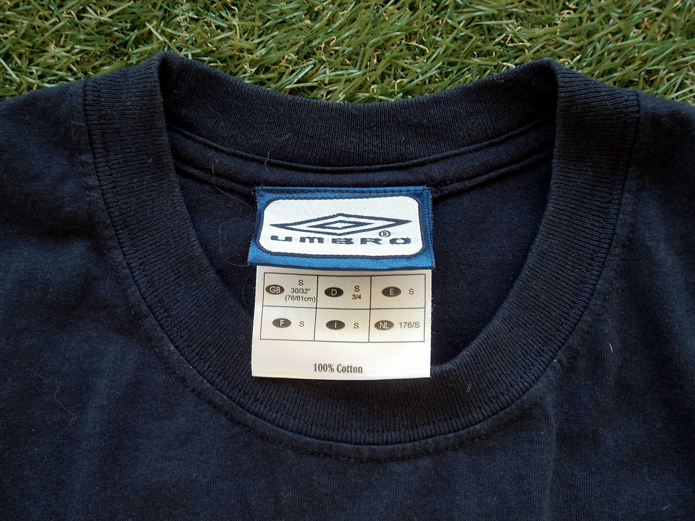2003-2004 Ολυμπιακός Umbro επίσημο t-shirt - Small