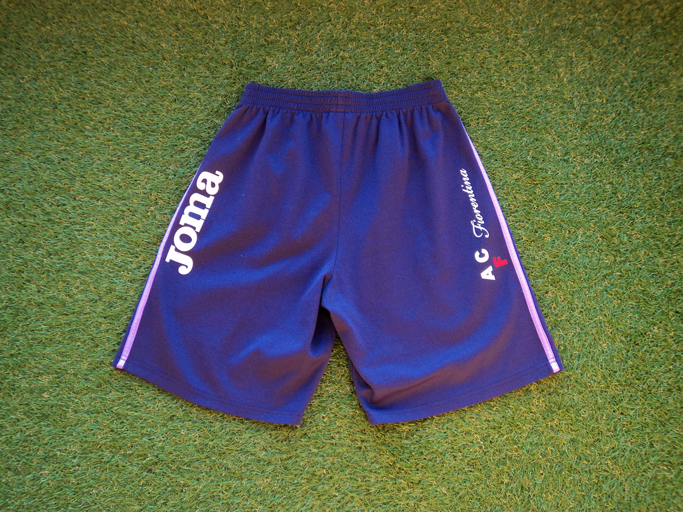 2013-2014 Fiorentina woven shorts - Small