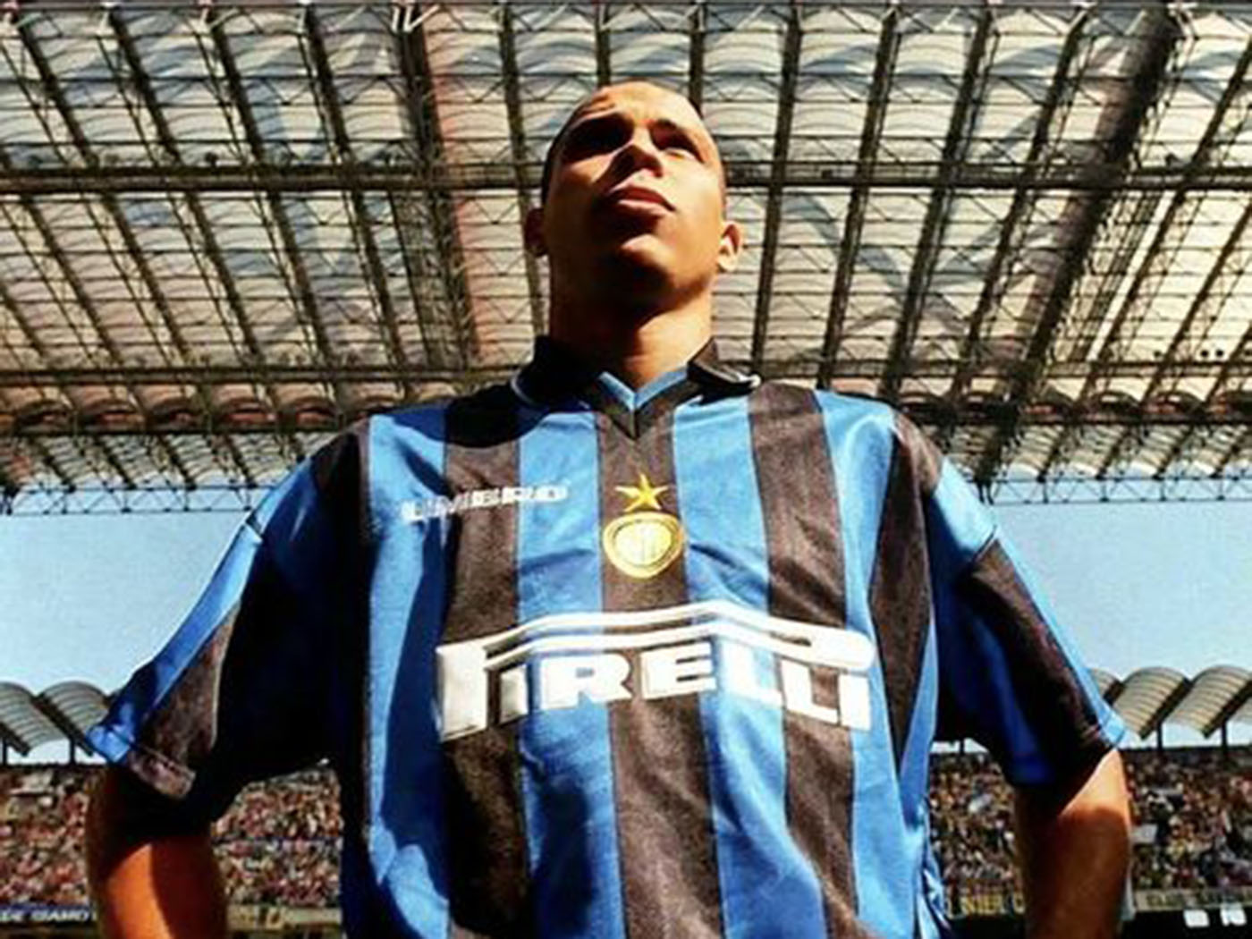 1997-1998 Inter Milan home shirt Nr10 Ronaldo - Medium