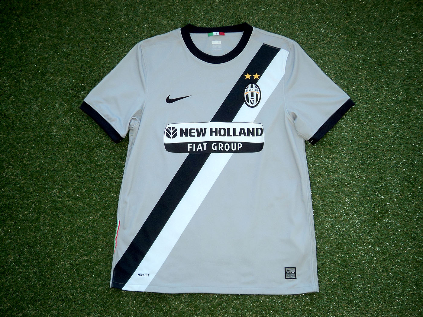 2009-2010 Γιουβέντους εκτός έδρας φανέλα - Medium