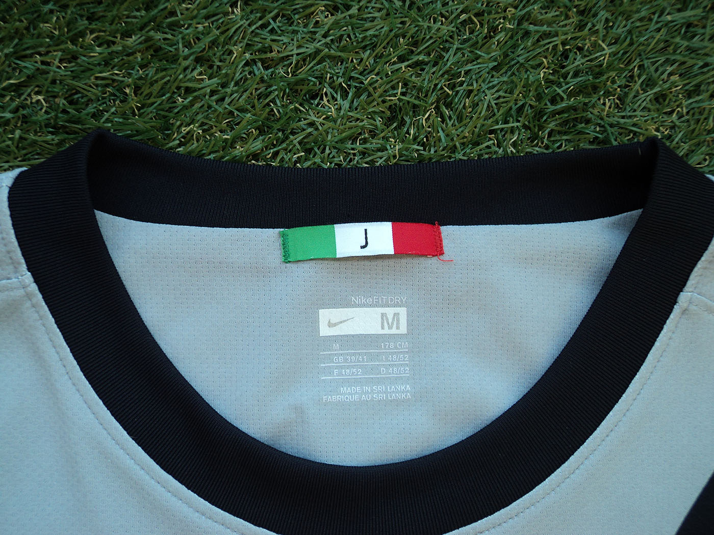 2009-2010 Γιουβέντους εκτός έδρας φανέλα - Medium