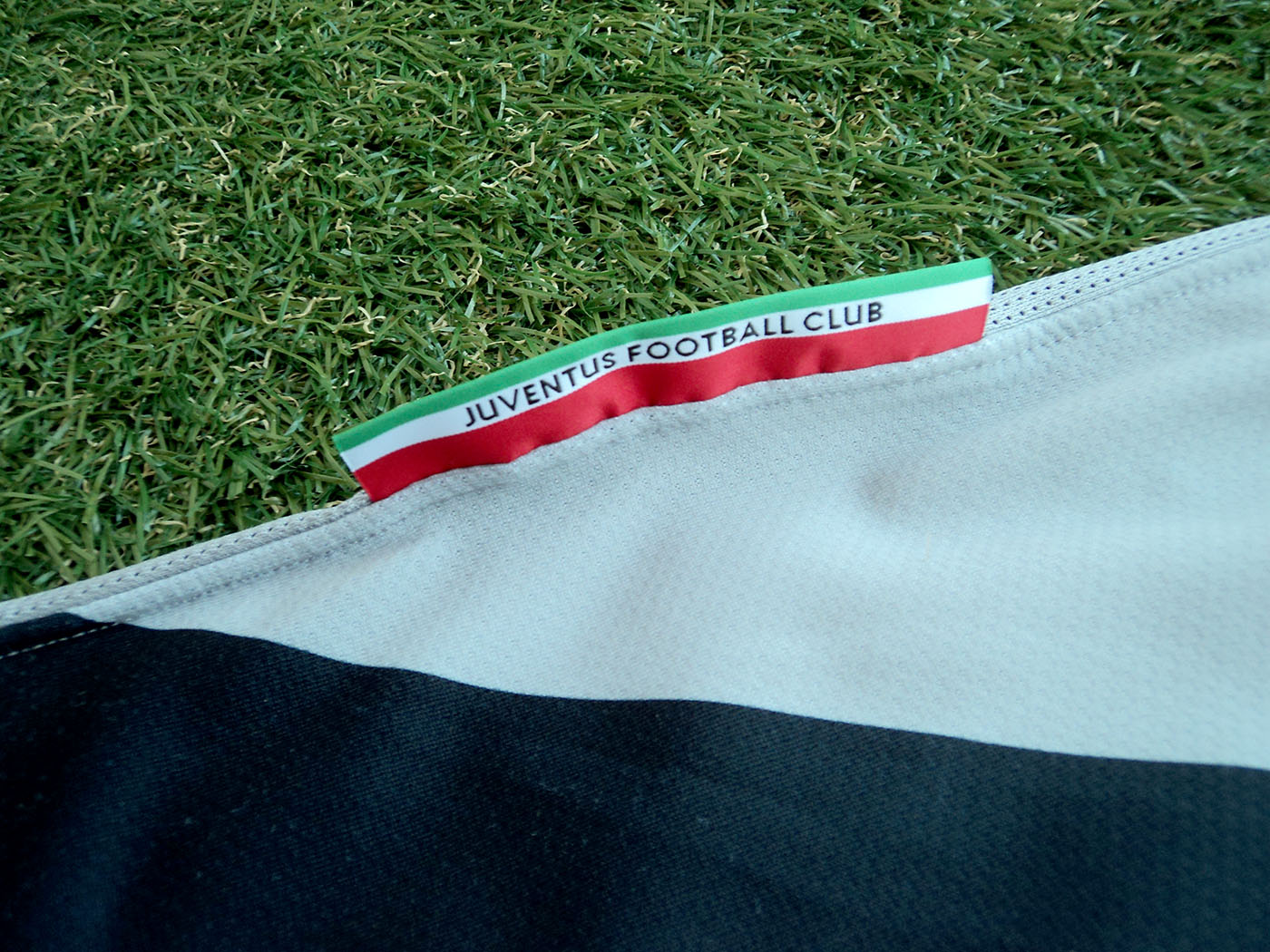 2009-2010 Γιουβέντους εκτός έδρας φανέλα - Medium