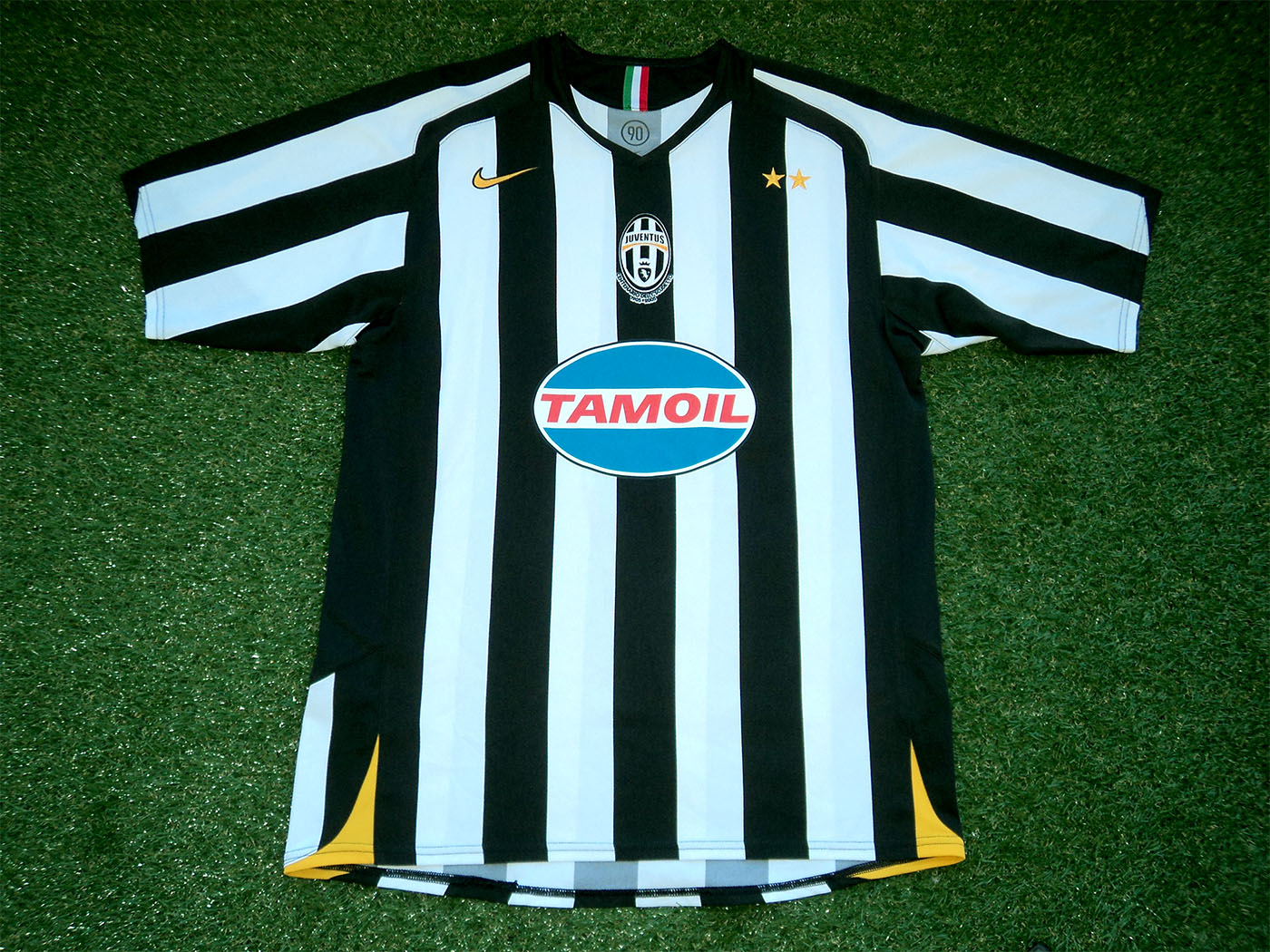 2005-2006 Juventus home shirt - Medium