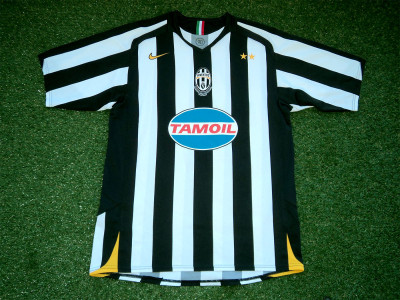 2005-2006 Juventus home shirt - Medium
