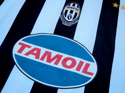 2005-2006 Juventus home shirt - Medium