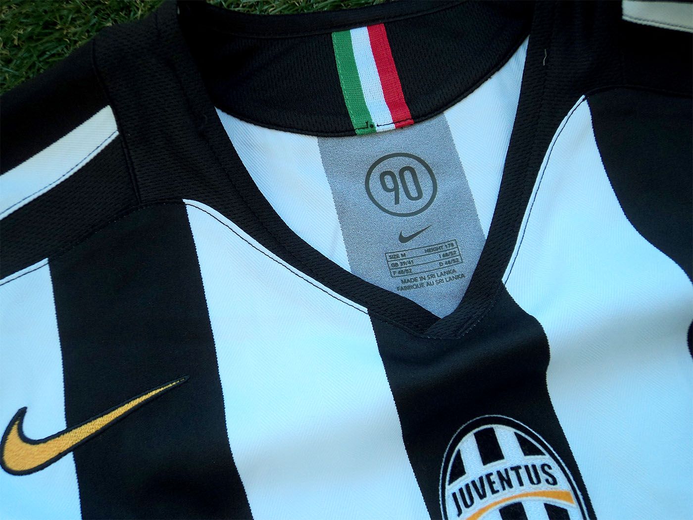 2005-2006 Juventus home shirt - Medium