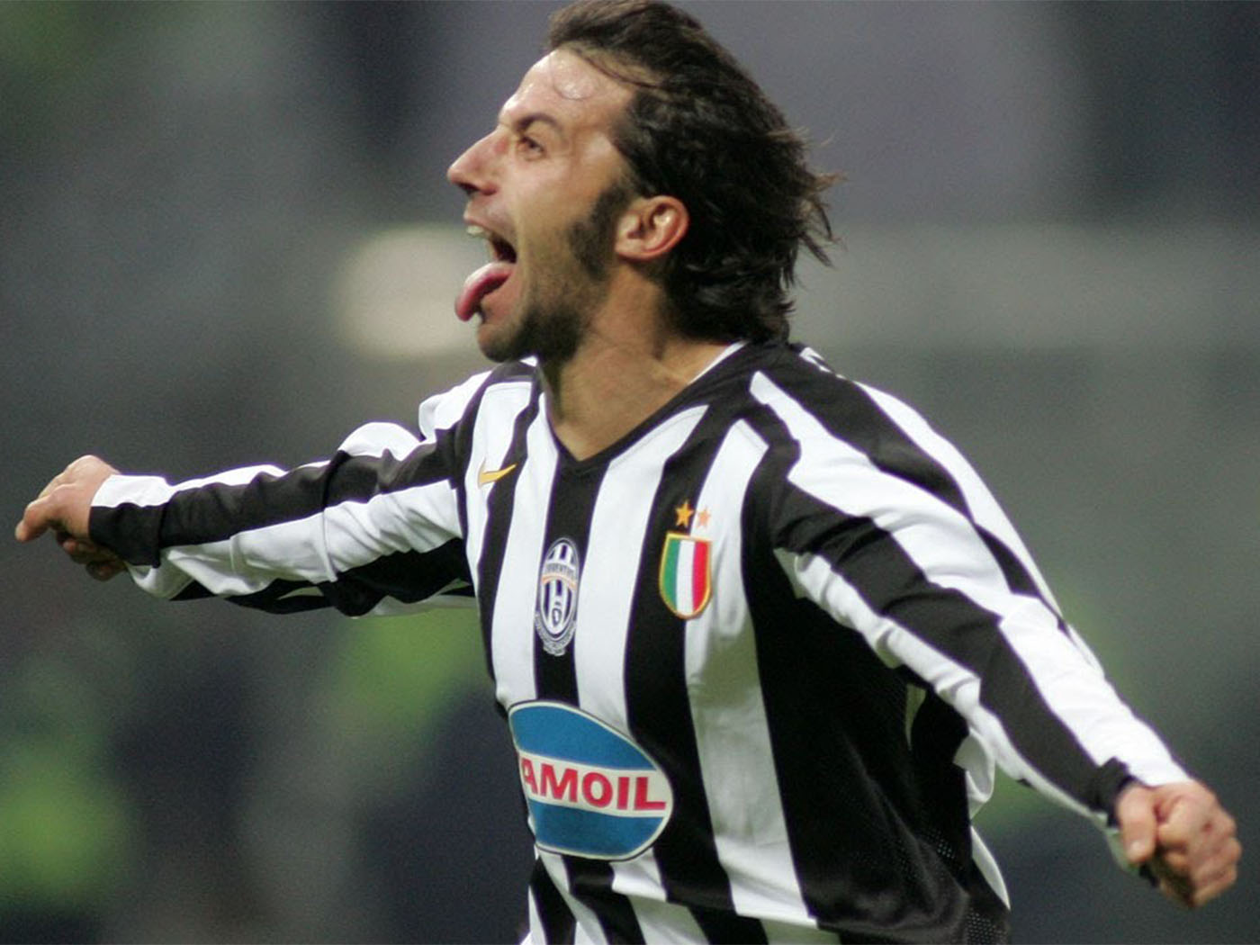 2005-2006 Juventus home shirt - Medium