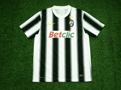 2011-2012 Juventus home shirt - Large