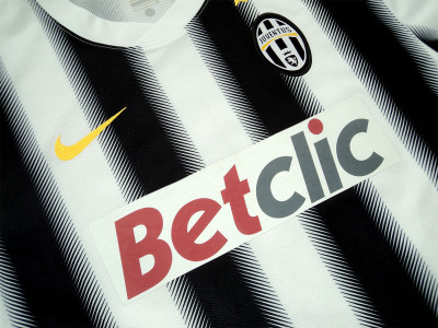 2011-2012 Juventus home shirt - Large
