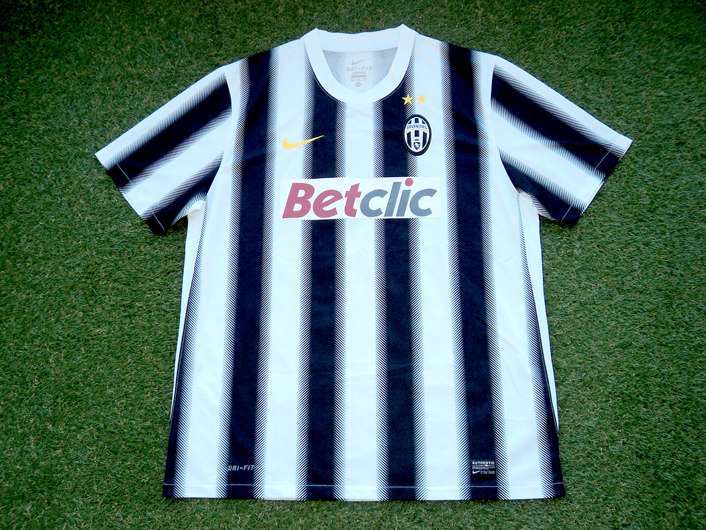 2011-2012 Juventus home shirt - XLarge