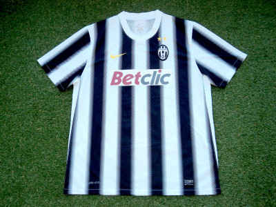 2011-2012 Juventus home shirt - XLarge